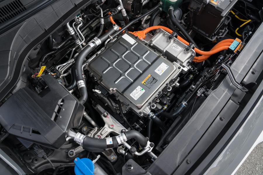 Моторный отсек Hyundai Kona Electric (OS) 2018 года  (NA) (фото 40 из 55)